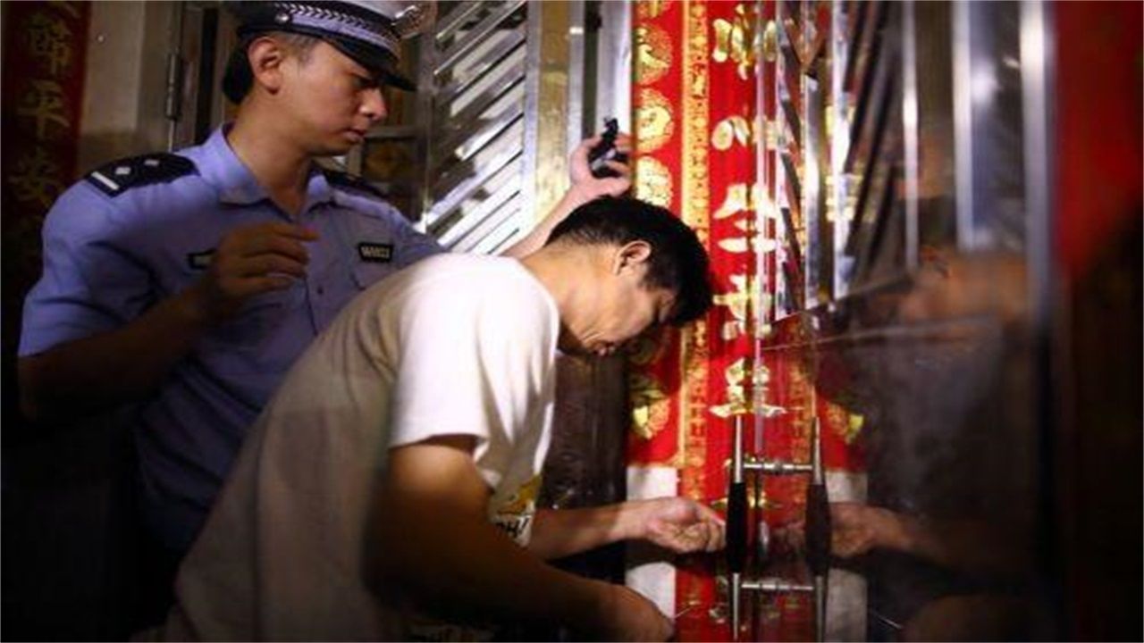 宁德请开锁师傅开了锁后，师傅为什么一般都不进门，就算主人请也不进去？